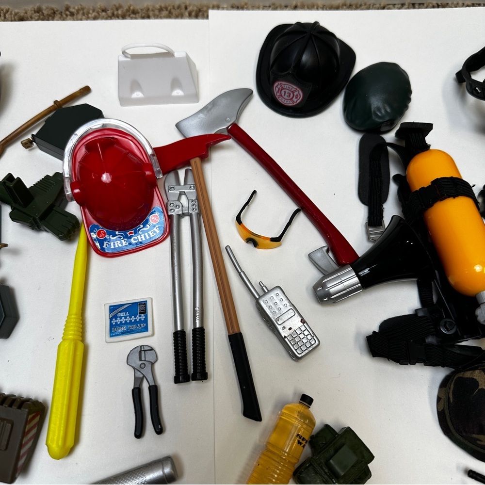 Army Military First Responder Equipment GI Joe Action Figure Accessories w/ Case - Picture 6 of 15